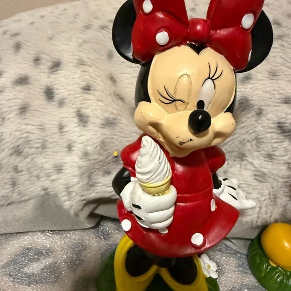 Disney CollectiblesMickey and Minnie Mouse Figurines - Red and Yellow size 8